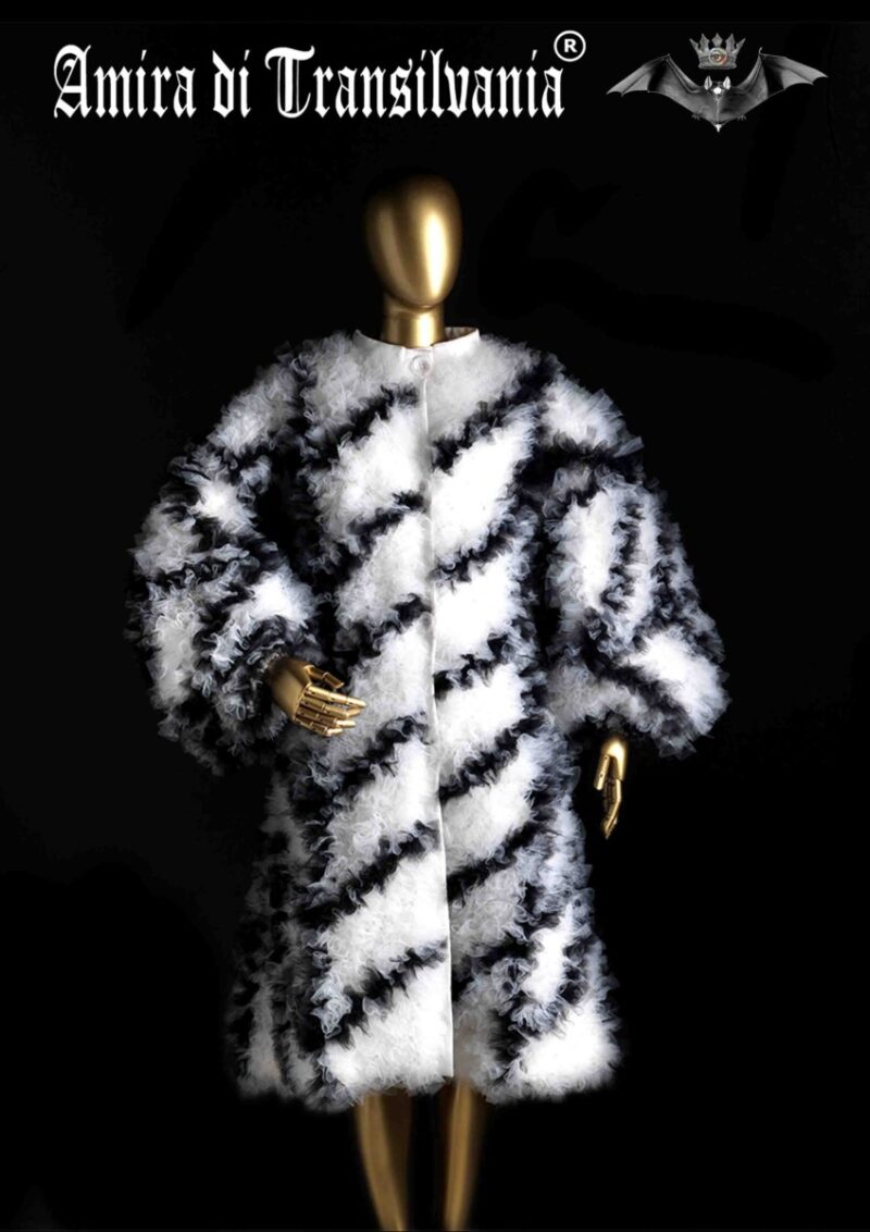 Pelliccia ecologica in nodi di tulle bianco nero